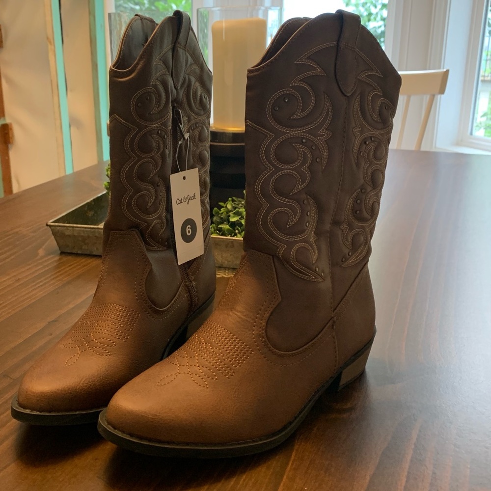 Youth 6 women’s 7.5